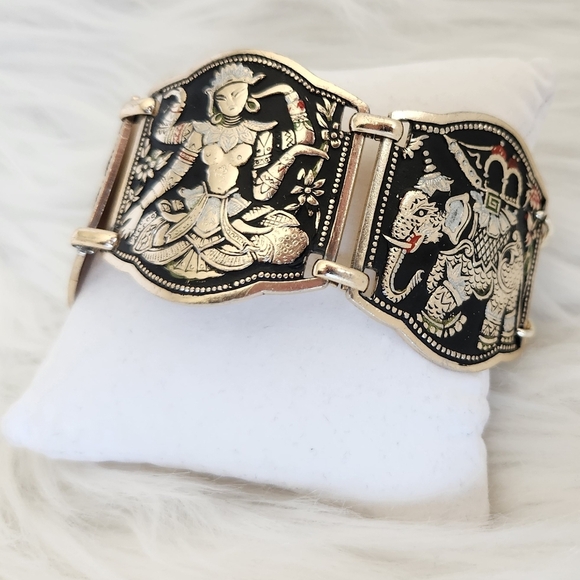 Vintage Traditional Motif Silver Tone Bracelet - Picture 3 of 12